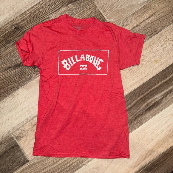 Billabong Other - Billabong Red Graphic T-Shirt EUC Men’s small